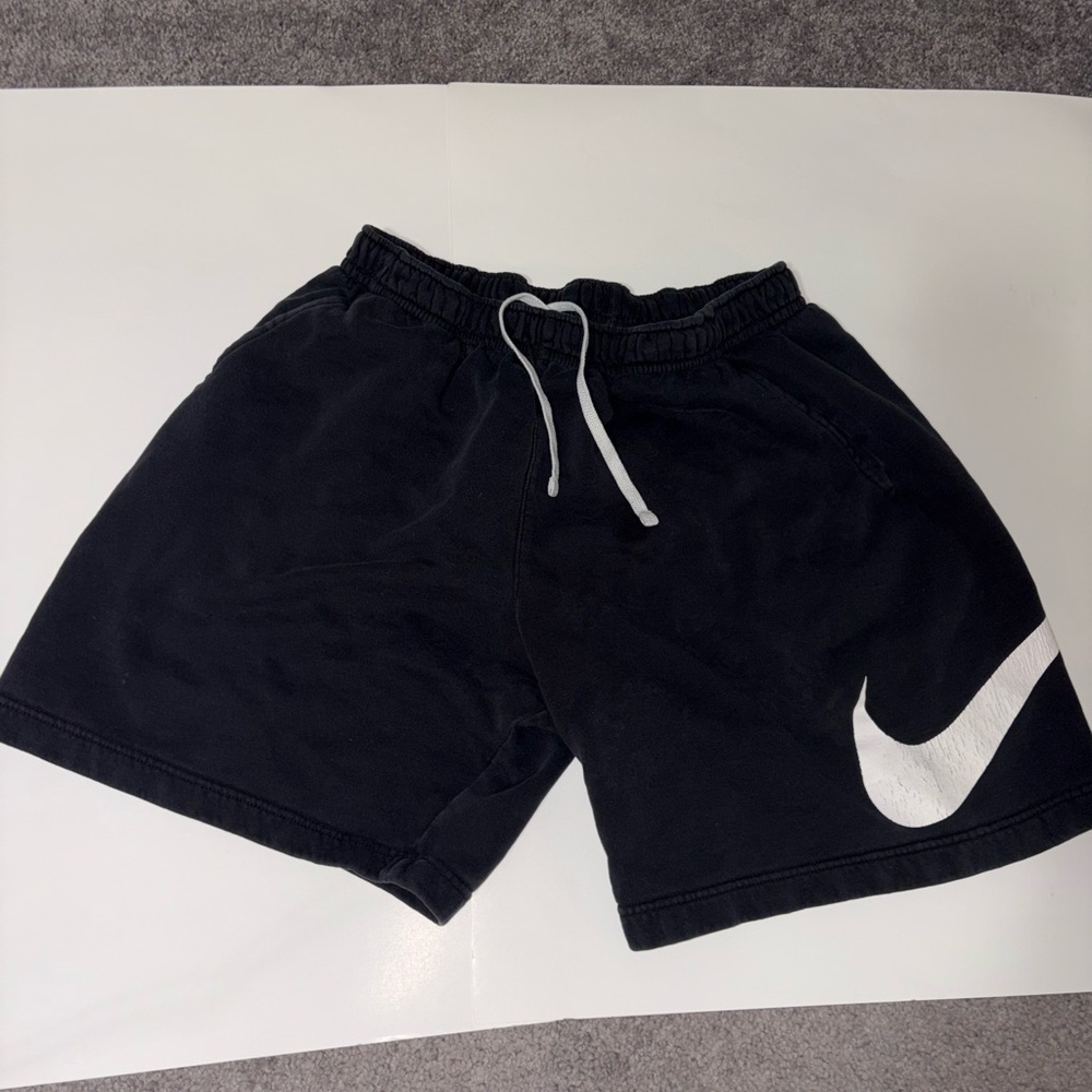Nike sportswear club short men’s large black fleece elastic